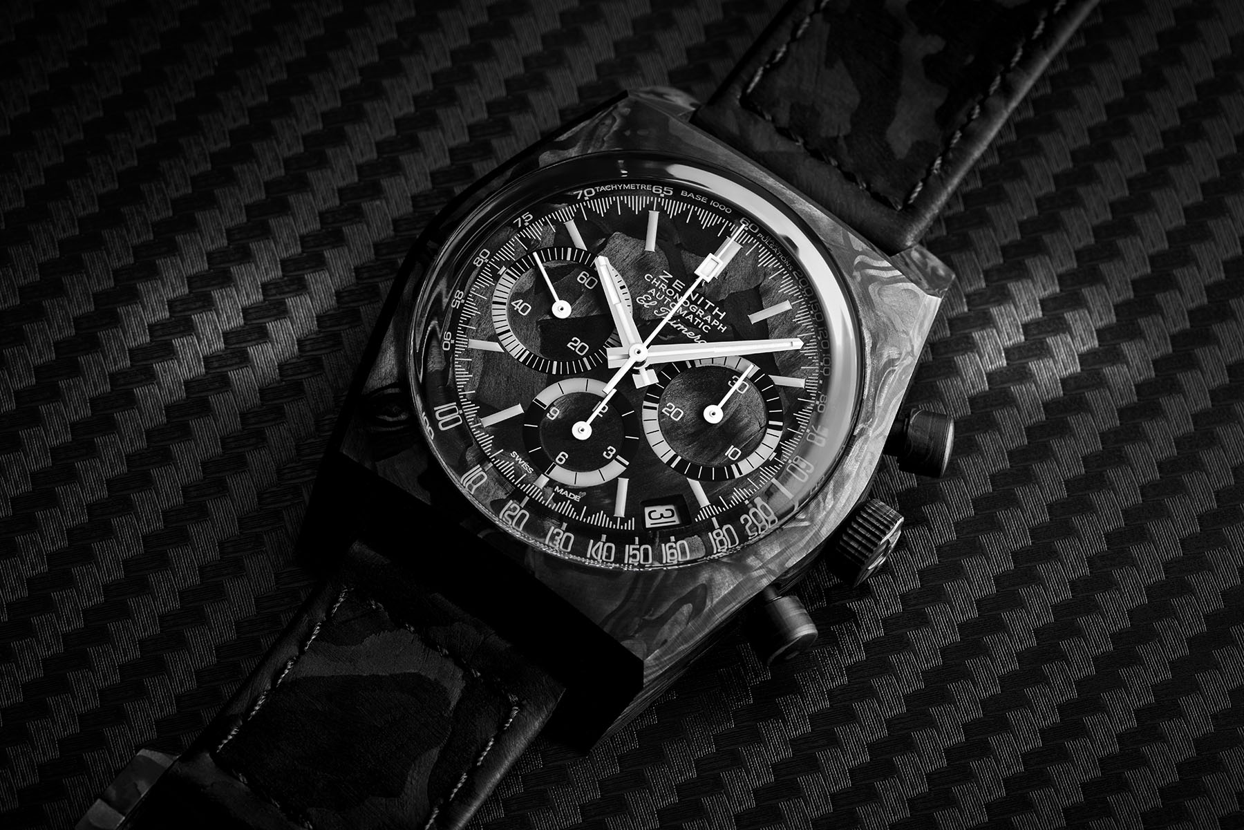 Prezentăm Zenith × Revolution Chronomaster Revival A3818 Cover Girl Carbon