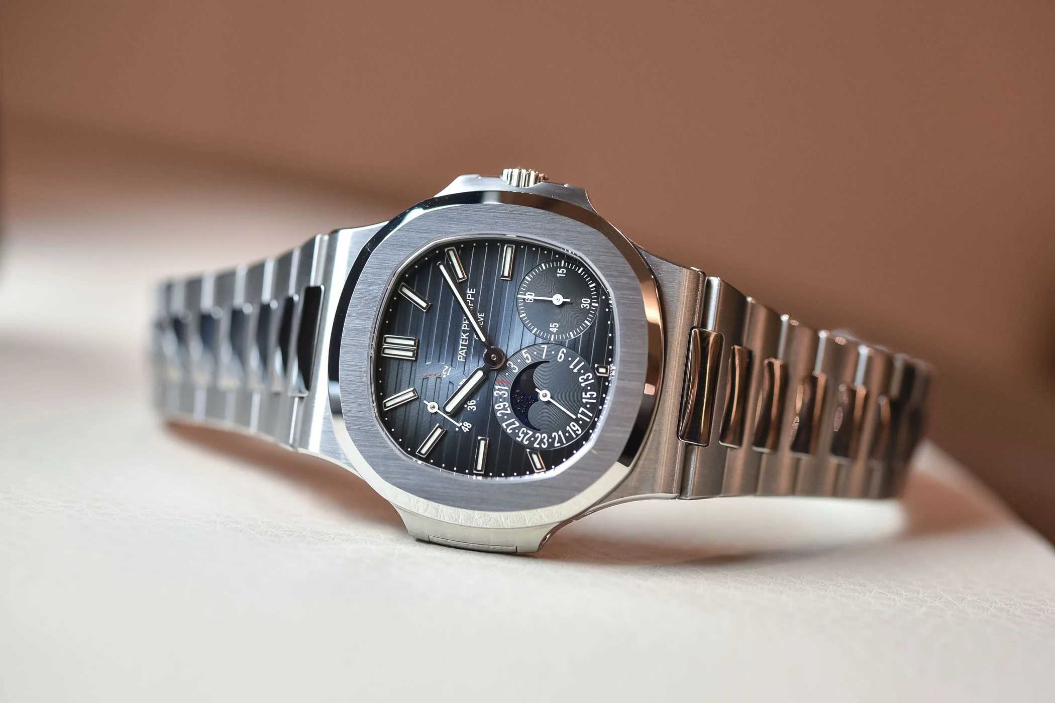 Just Because Patek Philippe A Oprit Nautilus Moonphase 5712A și Unele Previzionări pentru Viitorul Său