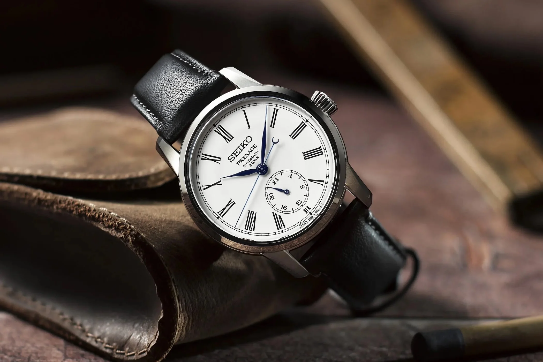 Prezentare Seiko adaugă un nou Enamel SPB495 în seria Presage Craftsmanship