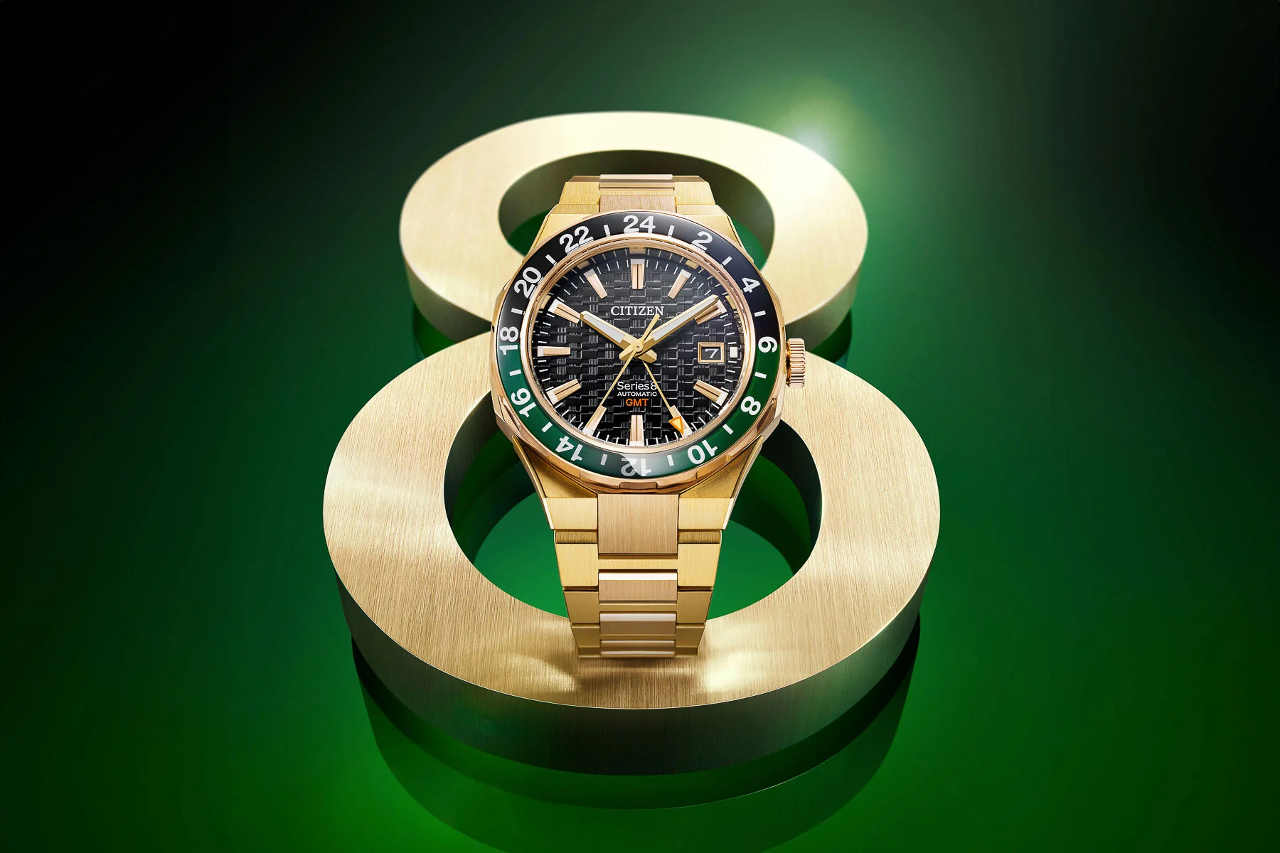 Prezentăm o nouă ediție Bold & Gold a seriei Citizen 8 Mechanical GMT 880