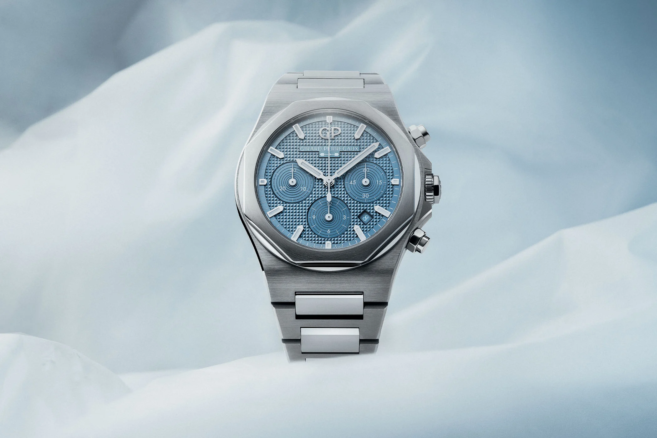 Prezentăm noul cronograf Girard-Perregaux Laureato Ice Blue